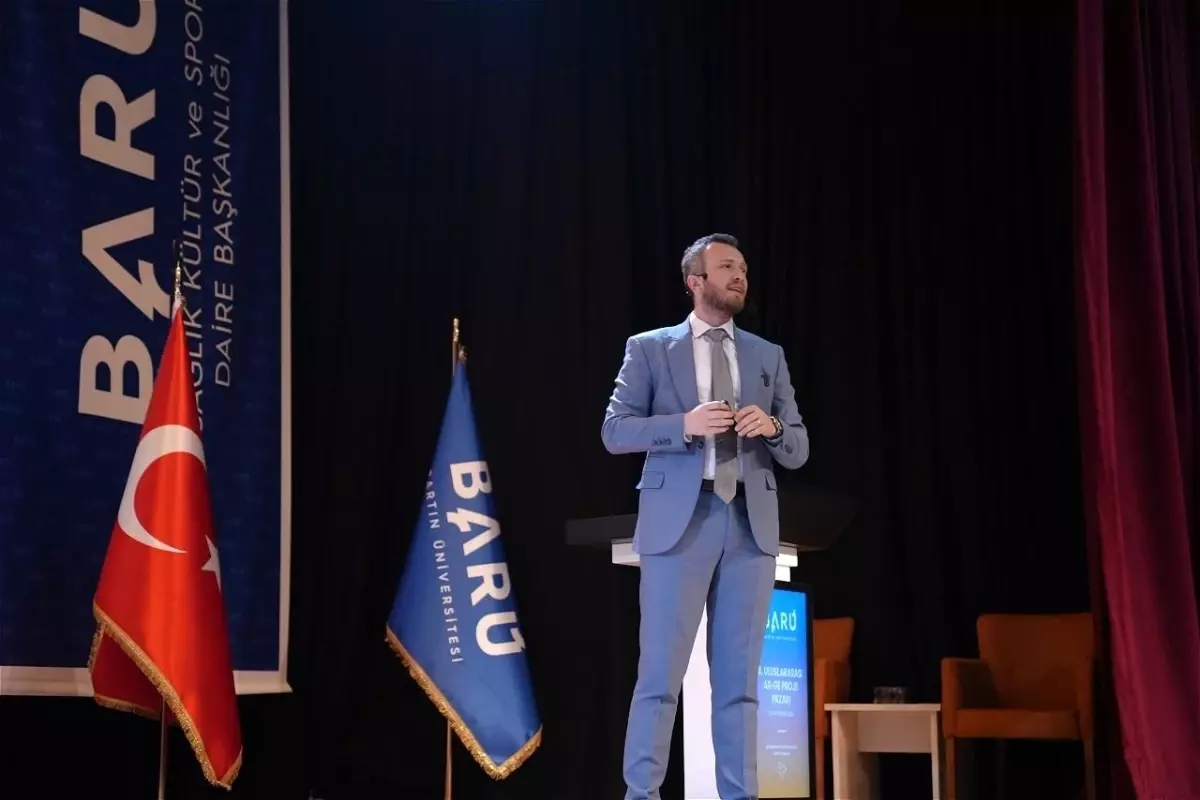 Geleceğin Türkiye'si için Okan Hocaoğlu güvenli konutların önemine dikkati çekti