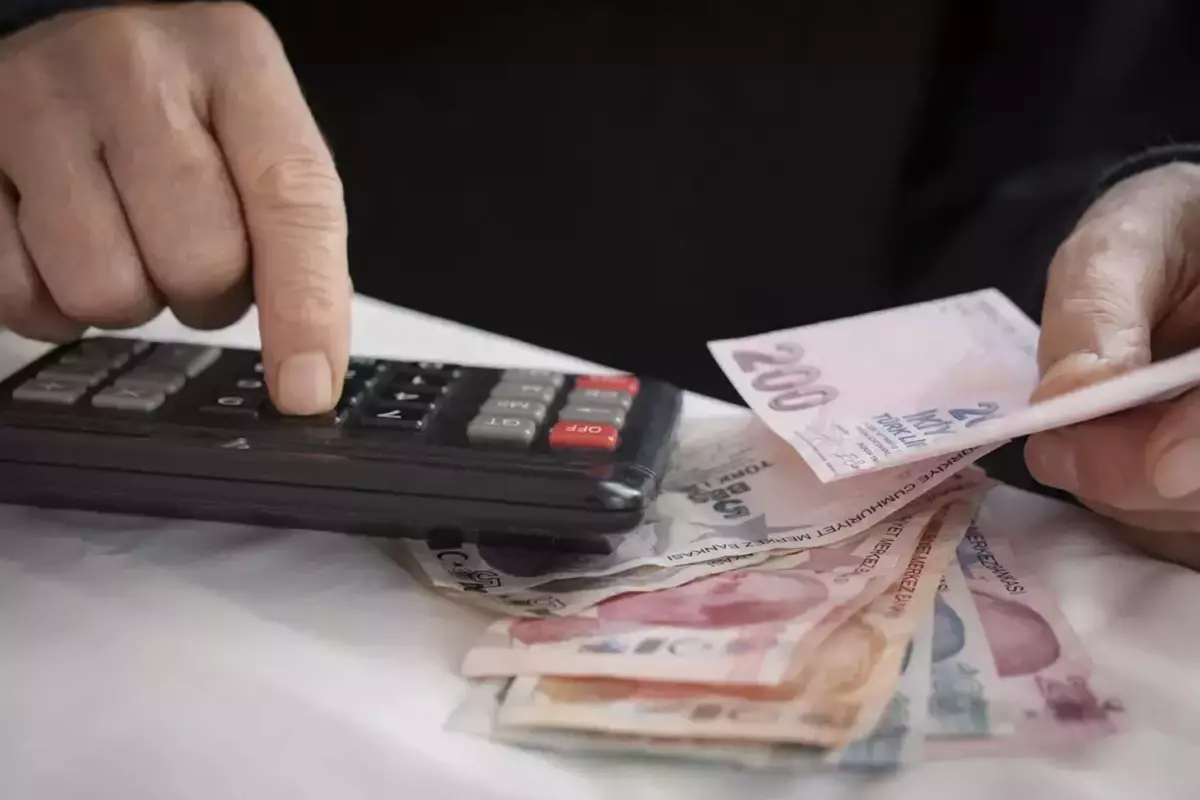 Hesaplar değişti: İşte milyonlarca memur ve emekliyi bekleyen zam