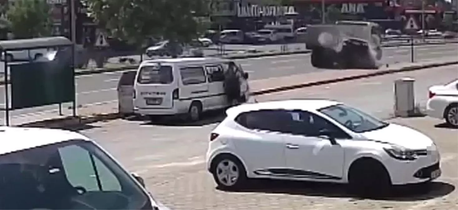 Kayseri'de Trafik Kazaları Güvenlik Kameralarına Yansıdı