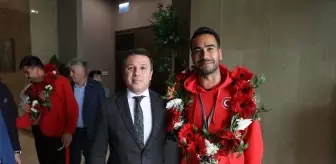 İşitme Engelli Milli Futbol Takımı Şampiyonlukla Antalya'ya Dönüyor