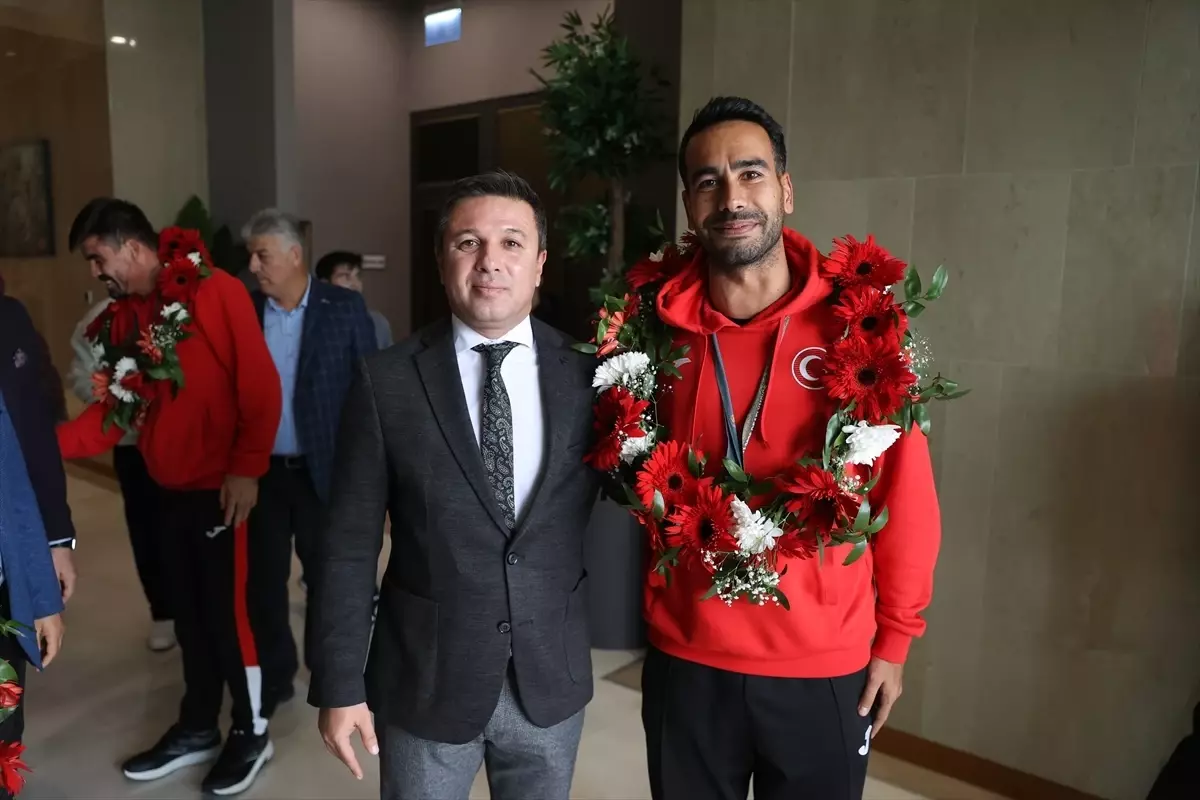 İşitme Engelli Milli Futbol Takımı Şampiyonlukla Antalya'ya Dönüyor
