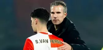 Kendi oğlunu oyuna alan Robin van Persie hayatının şokunu yaşadı