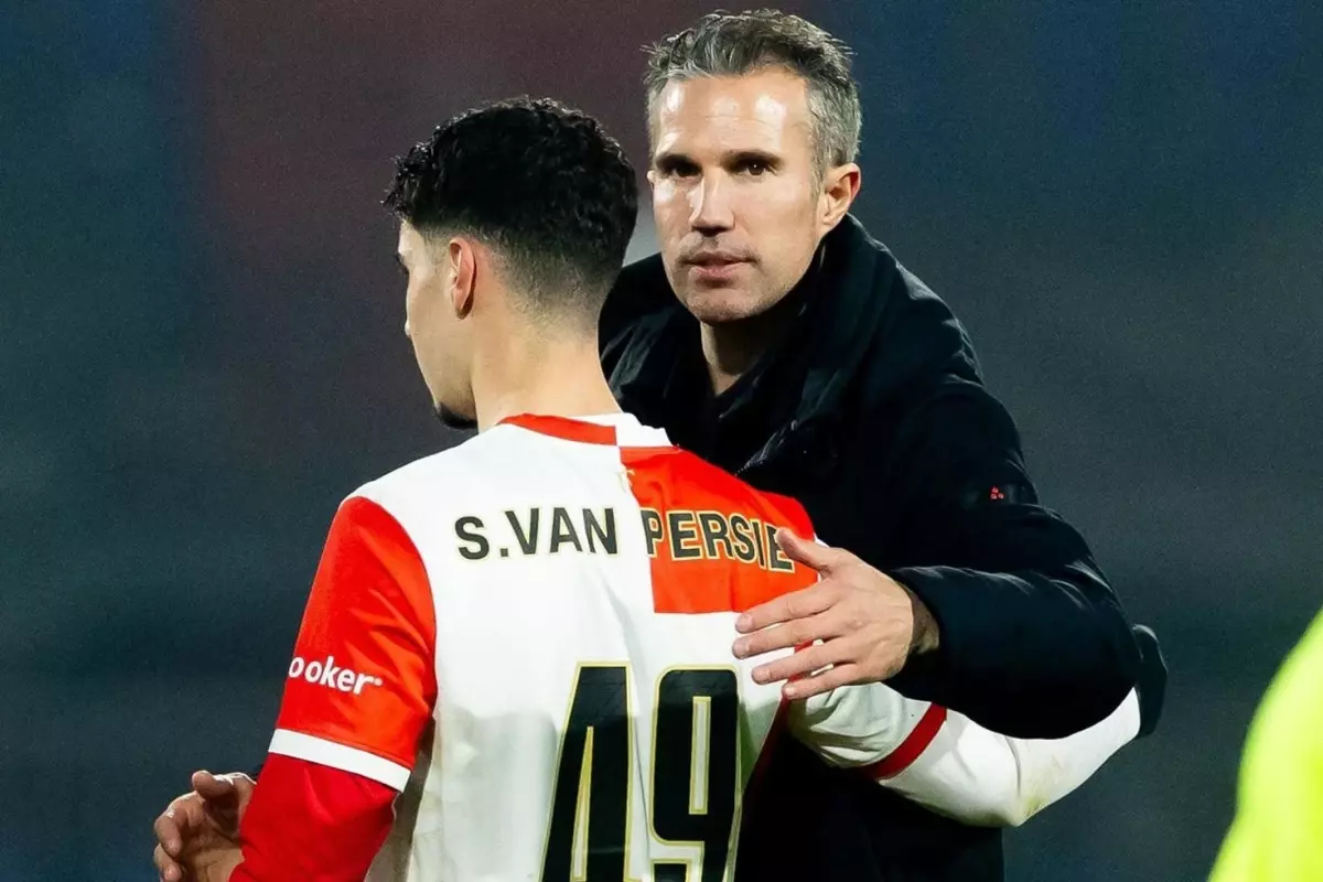 Kendi oğlunu oyuna alan Robin van Persie hayatının şokunu yaşadı