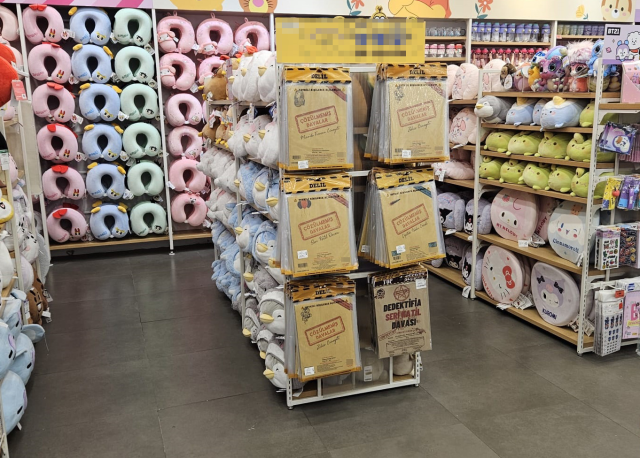 kirtasiye raflarinda cinayet oyunlari cocuklar 19301185 5353 m