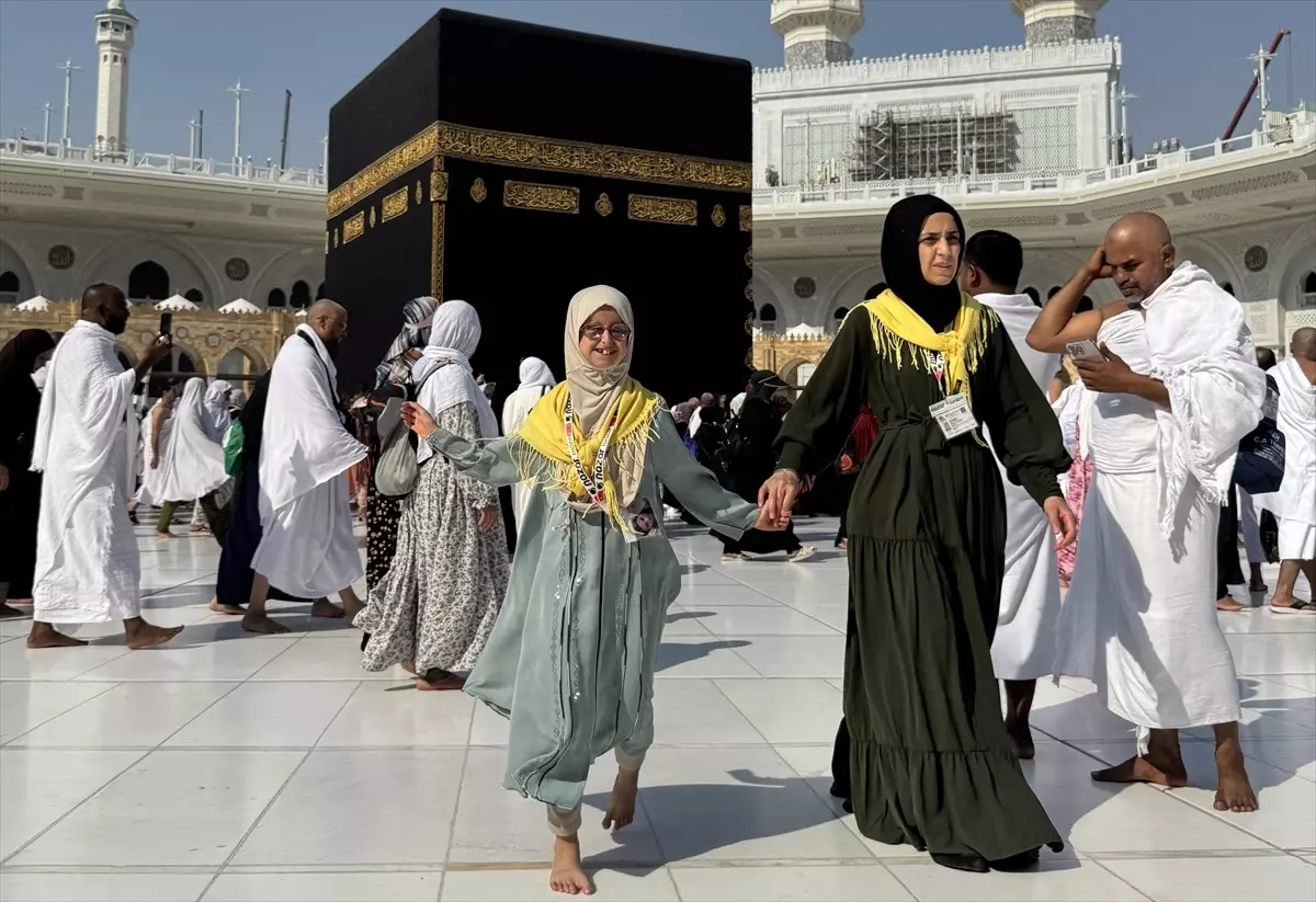 Nadir Gen Hastası Esma Nur Yencilek, Kabe'yi Ziyaret Etti