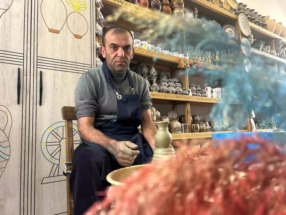 Osman Eşme, Van'da Çömlekçilik Geleneğini Yaşatıyor