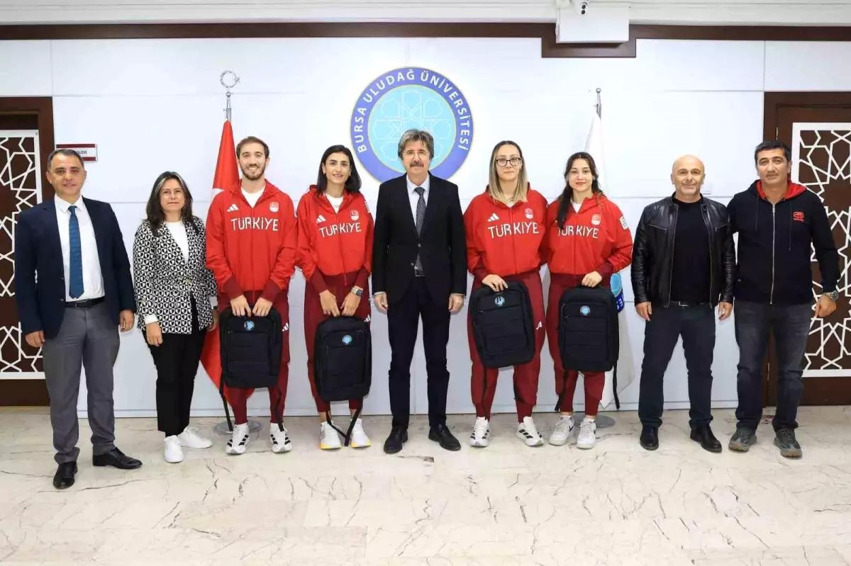 Bursa Uludağ Üniversitesi Rektörü, İslami Dayanışma Oyunları'nda Başarı Gösteren Öğrencileri Ağırladı
