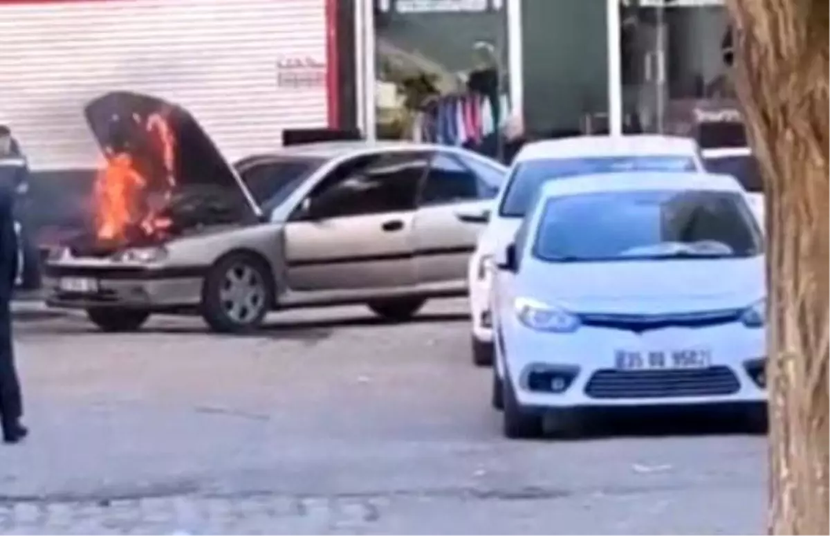Şanlıurfa'da Seyir Halindeki Araçta Yangın Çıktı