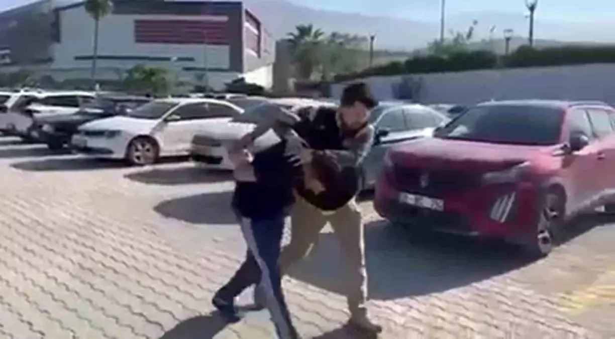 Hatay'da Şantiyede Kavga: Genç Adam Hayati Tehlike ile Hastaneye Kaldırıldı