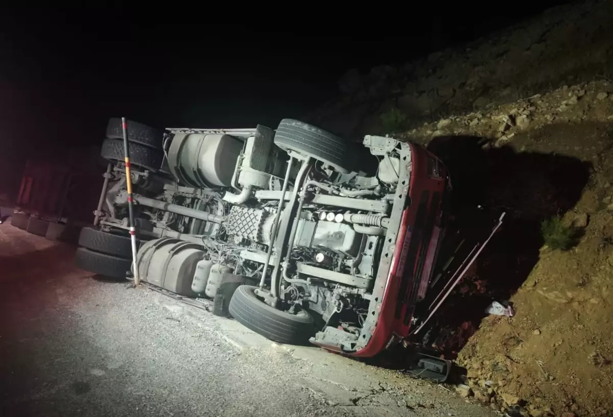 Mersin'de TIR Kazası: Sürücü Hayatını Kaybetti