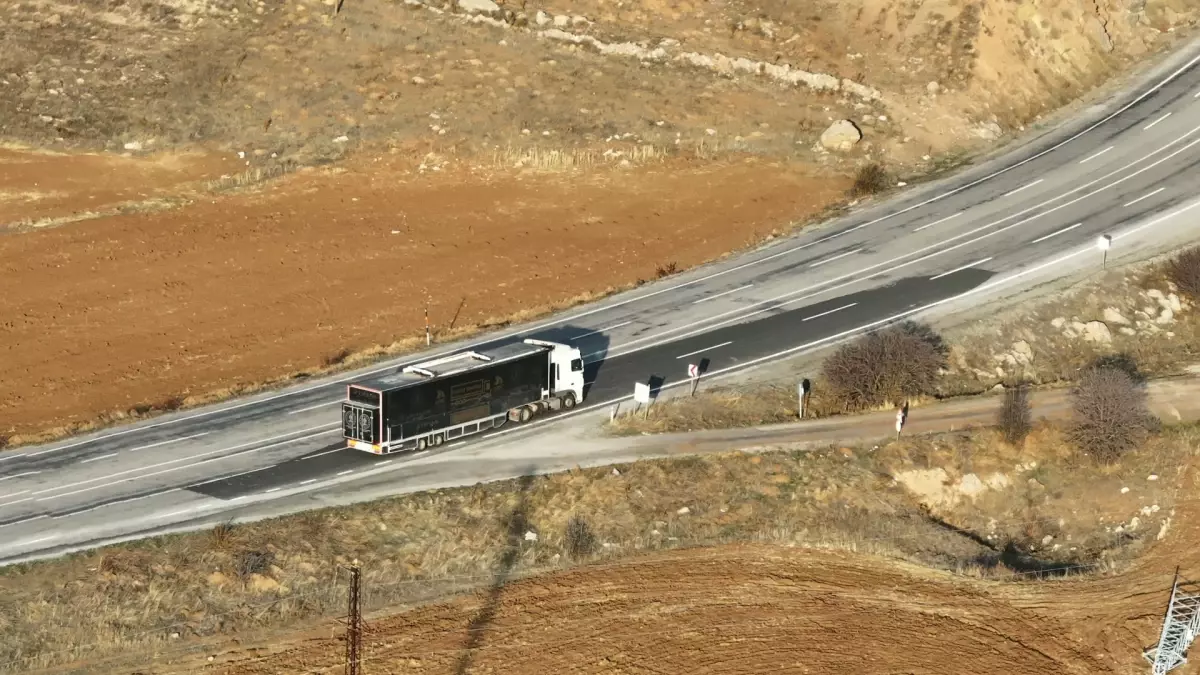 Sivas'ta 'Gezen Sinema TIR'ı ile Çocuklara Sinema Deneyimi