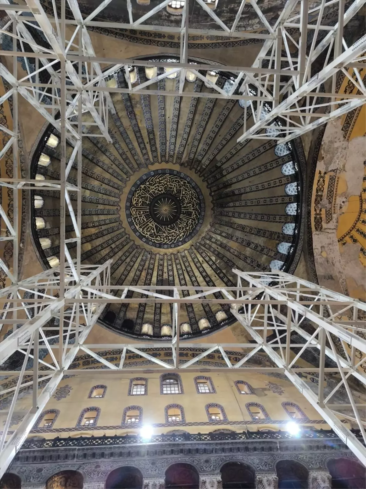 AK Parti heyeti Ayasofya-i Kebir Cami-i Şerifi'ndeki restorasyonu inceledi