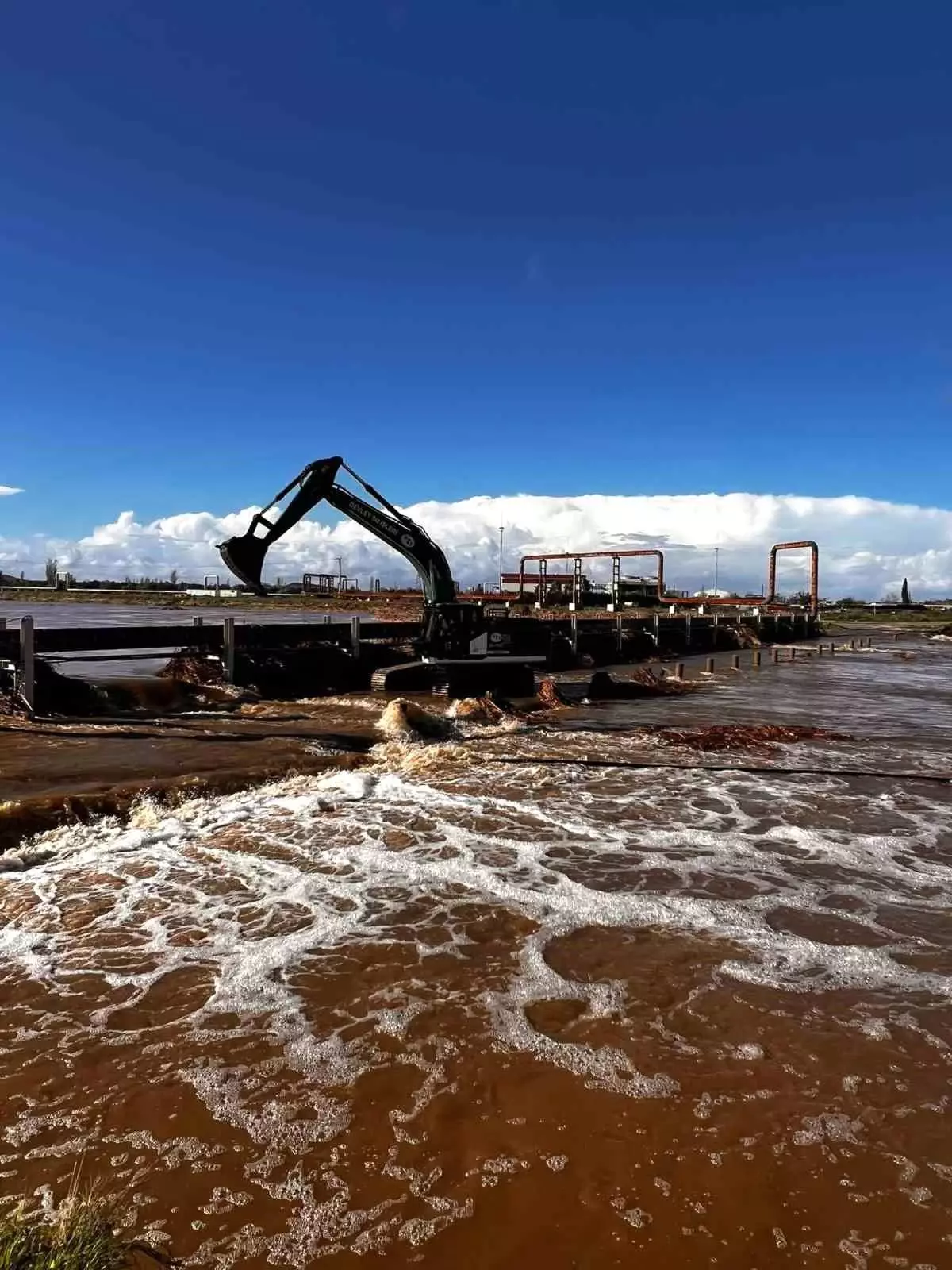 Çanakkale'nin Ayvacık İlçesinde Şiddetli Yağışlar Tuzla Çayını Taşırdı