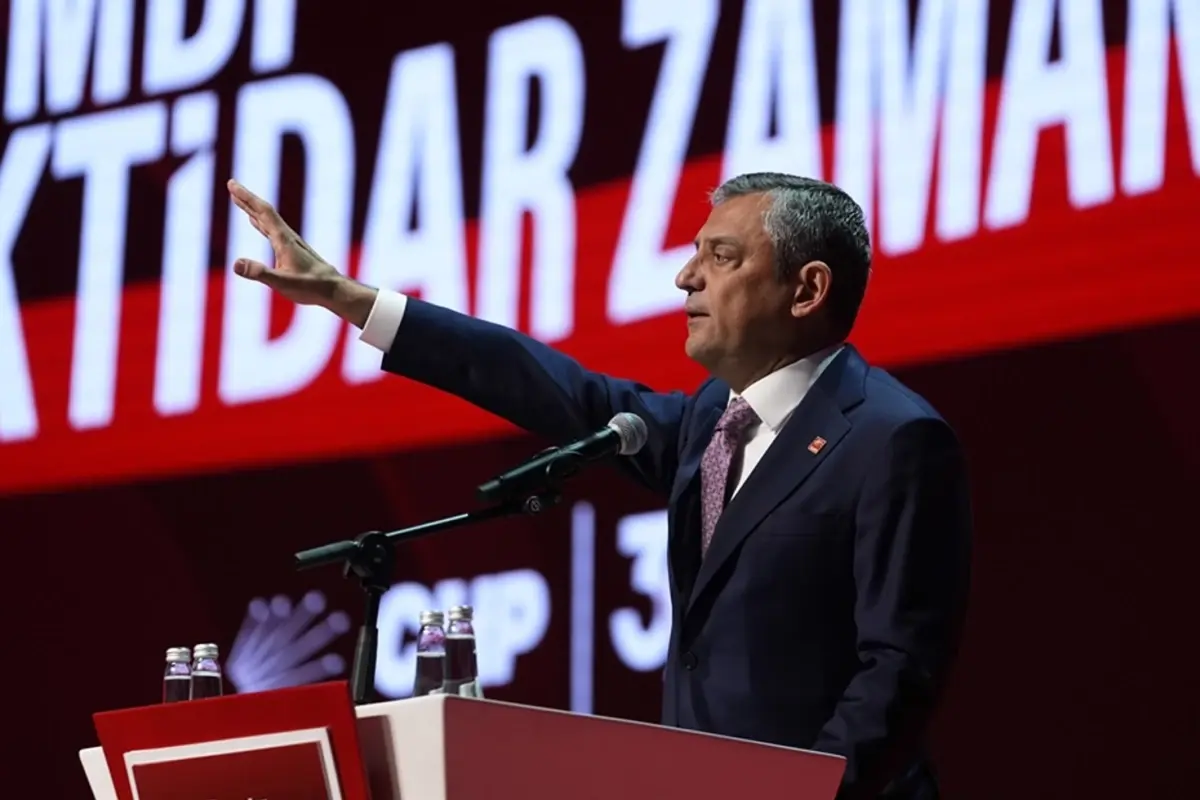 Bu mesaj Kılıçdaroğlu'na mı? Özgür Özel'in sözleri salonda alkış tufanı kopardı