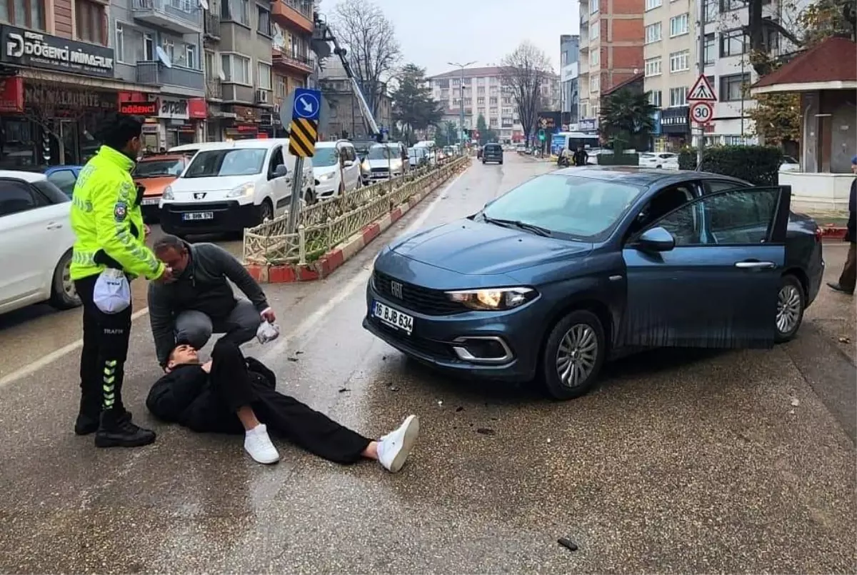 İnegöl'de Motosiklet ile Otomobil Çarpıştı: Sürücü Yaralı