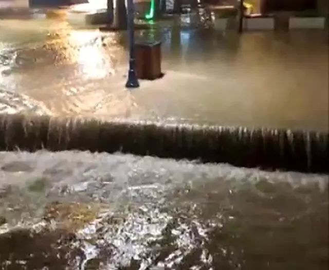 In the city under yellow alert, land and sea merged, and the historic bazaar turned into a lake
