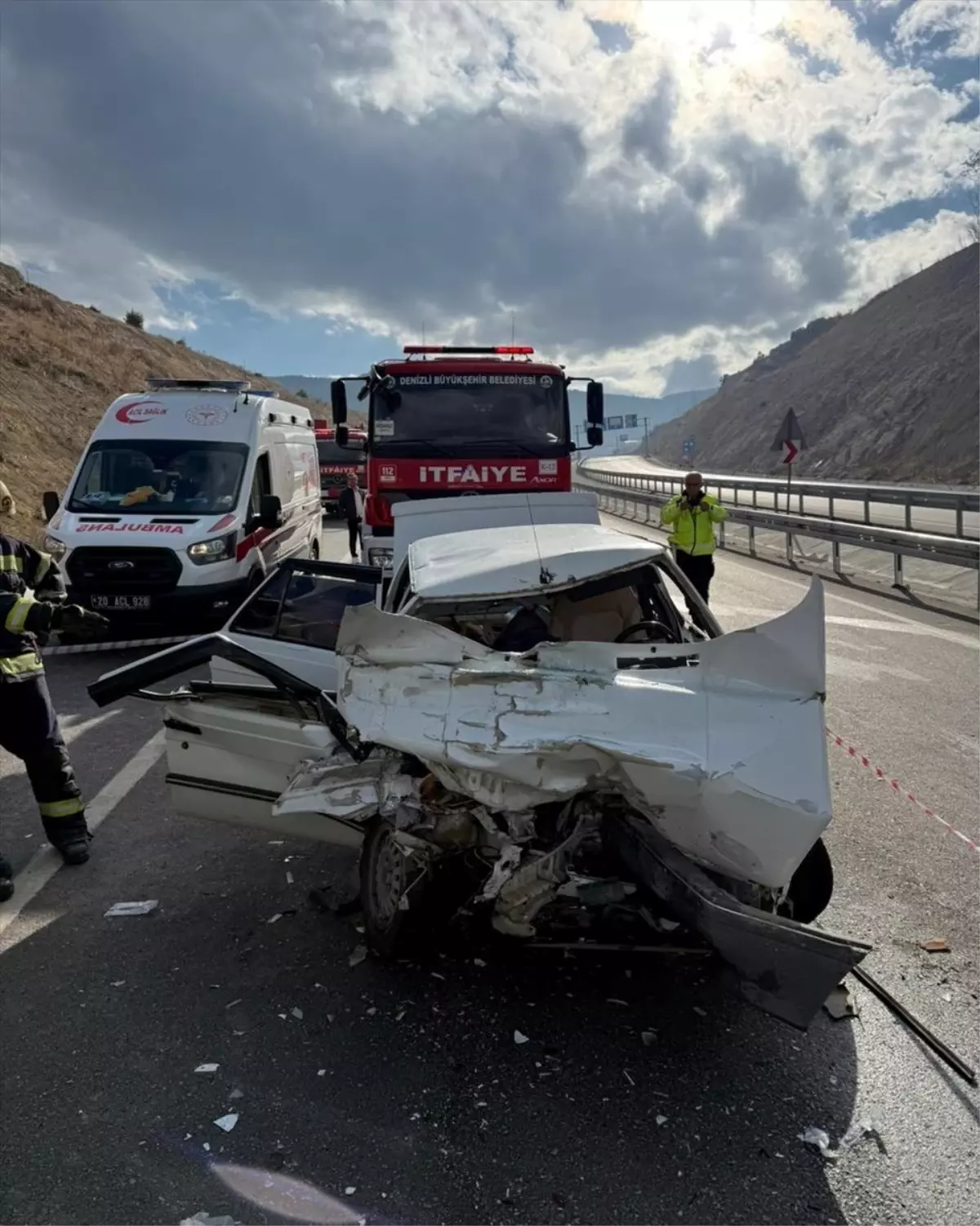Denizli'de Otomobil Kamyona Çarptı: 1 Ölü, 1 Yaralı