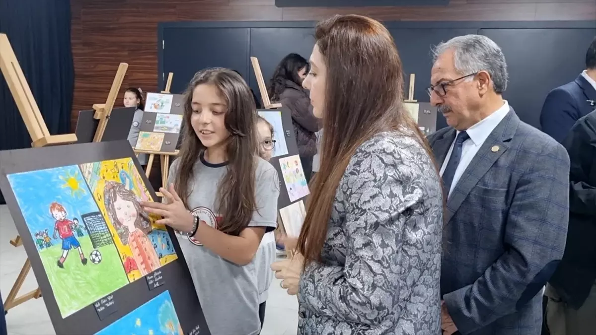 Edirne'de İlkokul Öğrencileri Resim Sergisi Açtı