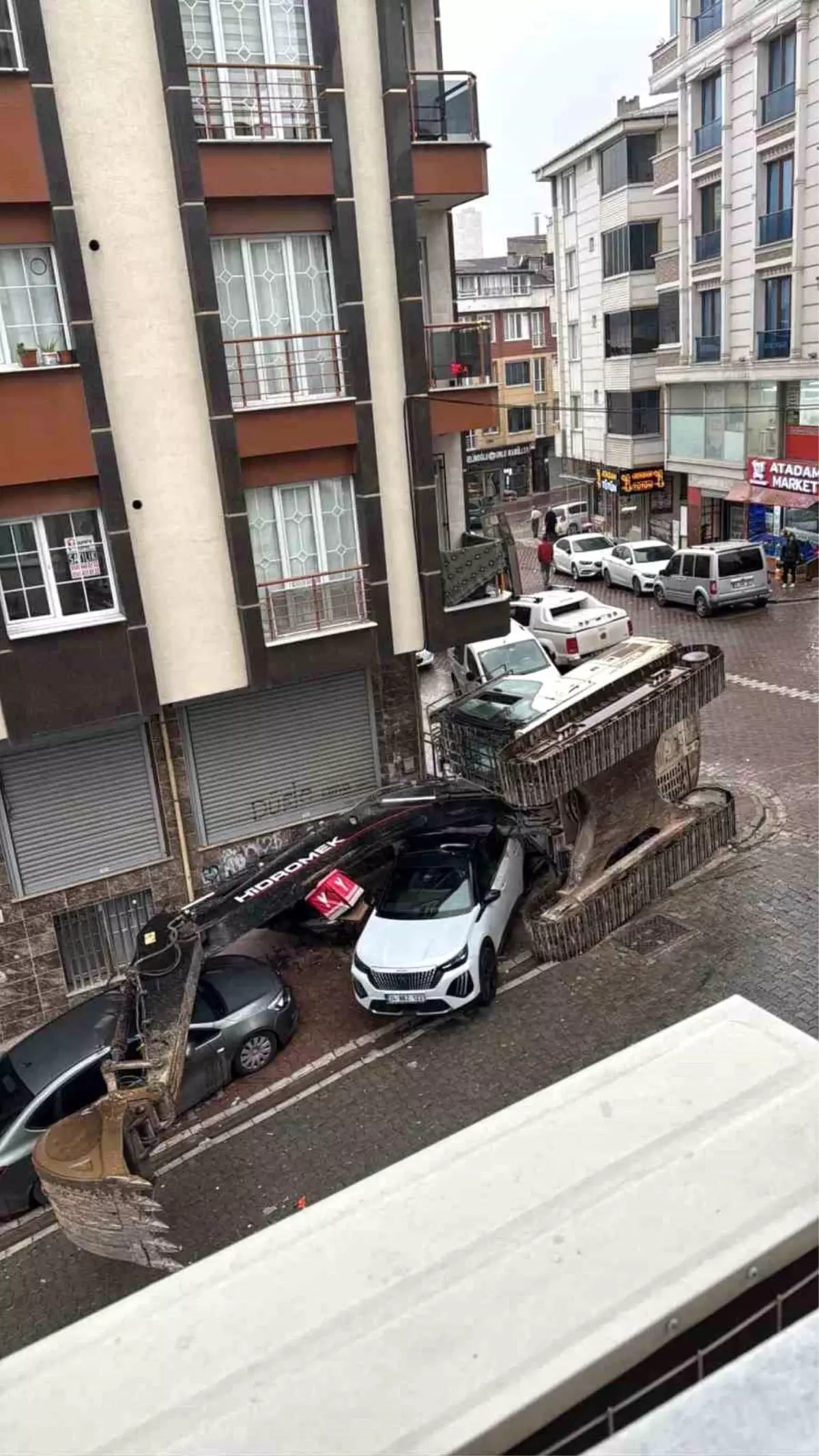 İstanbul'da Tırın Dorsesindeki İş Makinesi Devildi