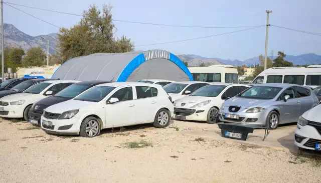 hacizli bagaj kapagi 3 yildir yediemin otopar 4 19304618 o