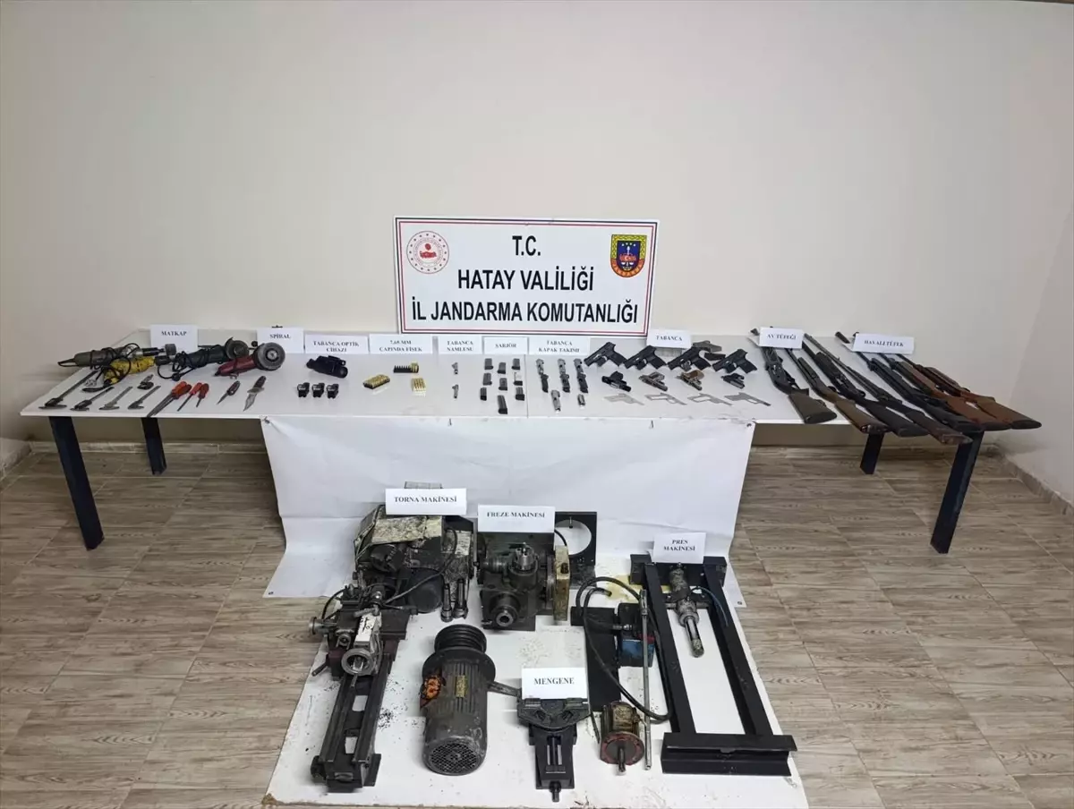Hatay’da Ruhsatsız Silah Operasyonu: 8 Tabanca ve 4 Av Tüfeği Ele Geçirildi