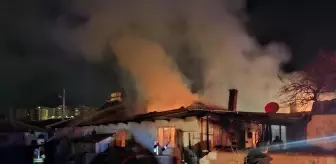 Manisa'nın Kula İlçesinde Yangın, İki Yaralı