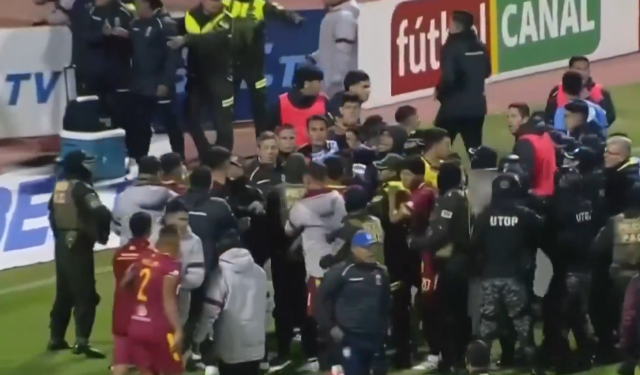 kupa maci savas alanina dondu tam 17 kirmizi 19304516 1138 m