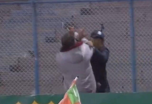 kupa maci savas alanina dondu tam 17 kirmizi 19304516 1387 m