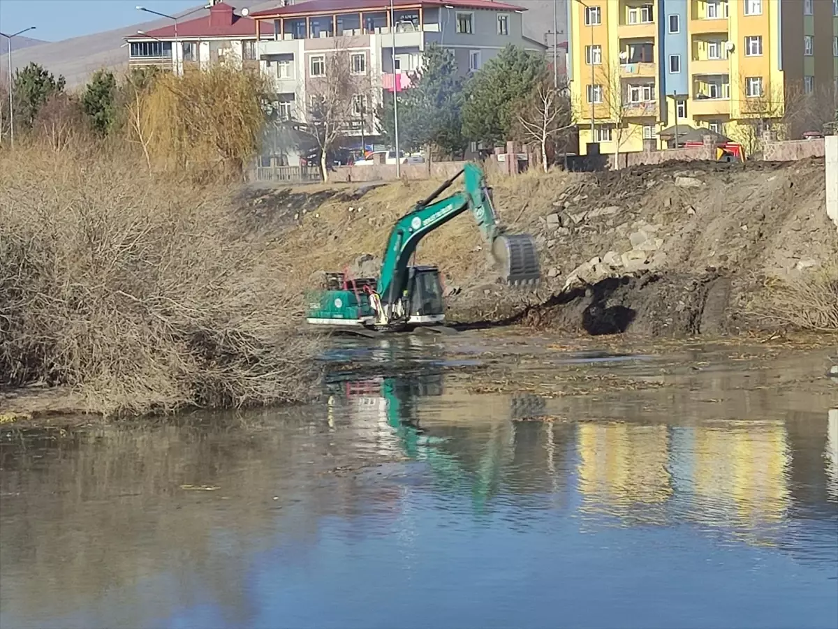 Kura Nehri yatağında temizlik çalışması yapıldı