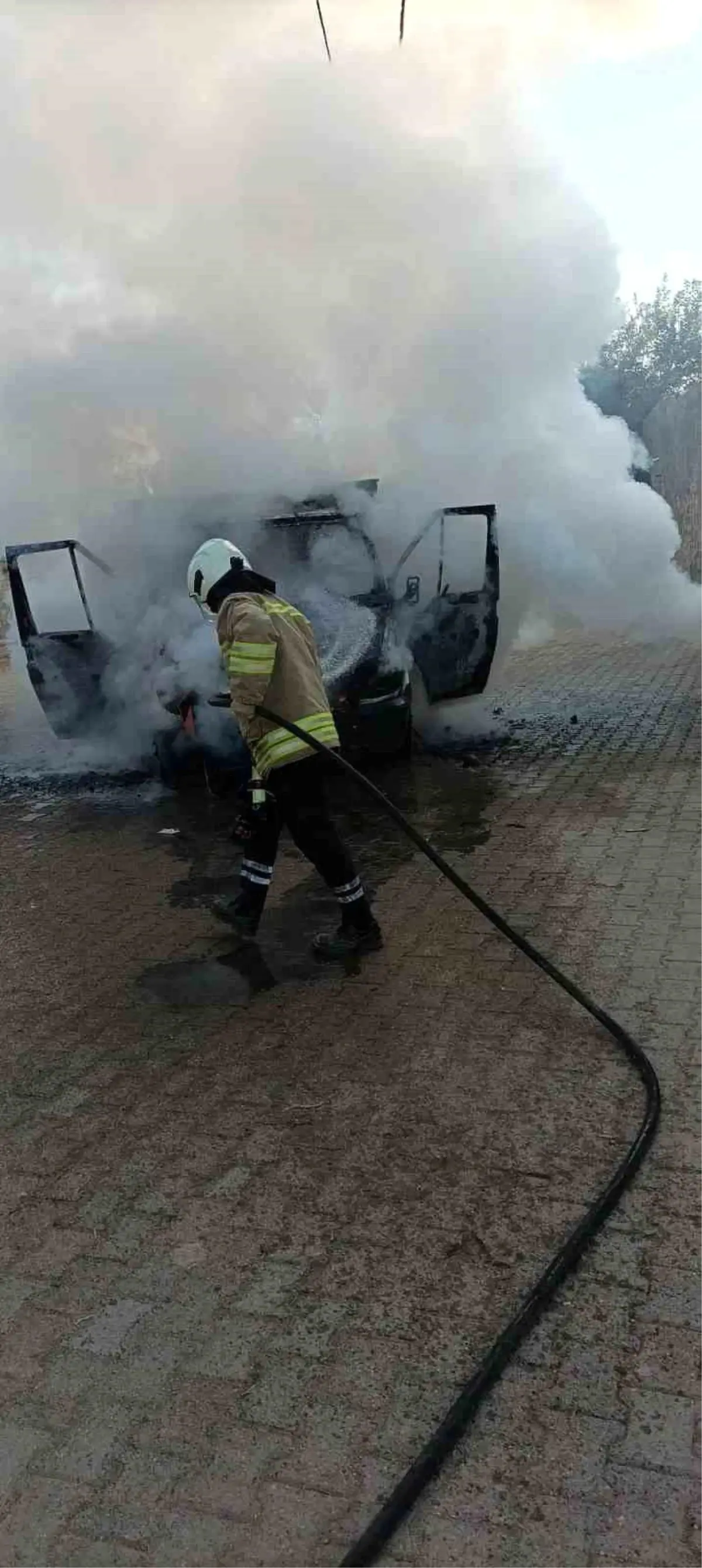 Mardin'de Kamyonette Yangın