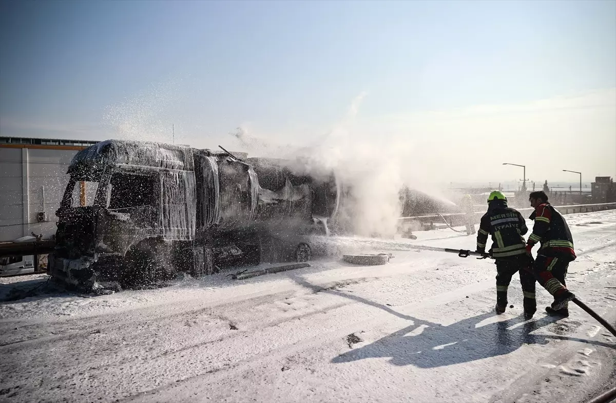 Mersin'de Akaryakıt Yüklü Tankerde Yangın