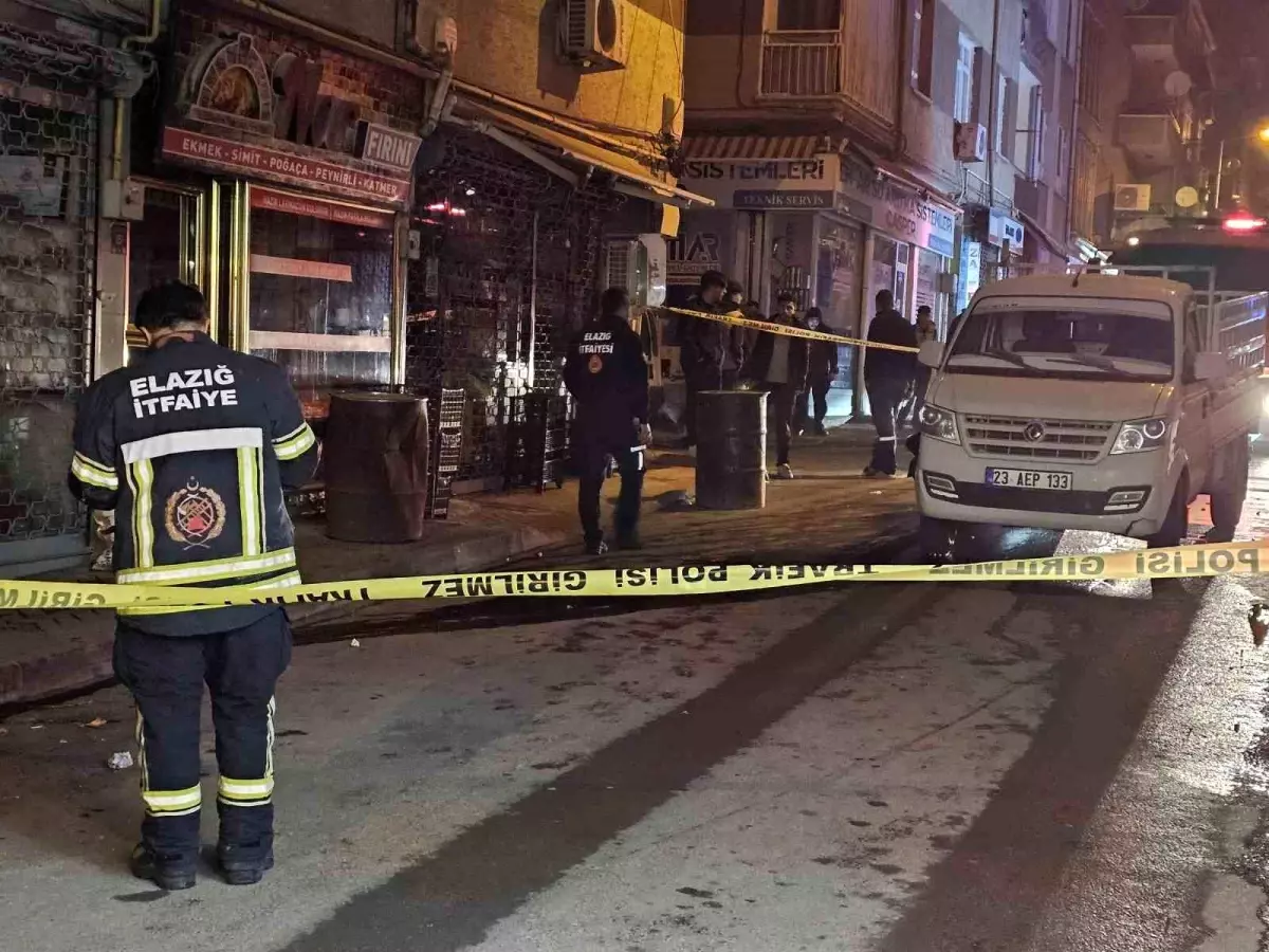 Elazığ'da Motosiklet-Pikap Çarpışması: 2 Yaralı