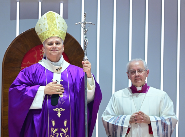 Pope Leo XIII led a mass for approximately 4,000 people at the Volkswagen Arena