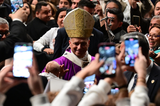 Pope Leo XIII led a mass with approximately 4,000 people at the Volkswagen Arena