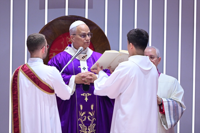 Pope Leo XIII led a mass with approximately 4,000 people at the Volkswagen Arena
