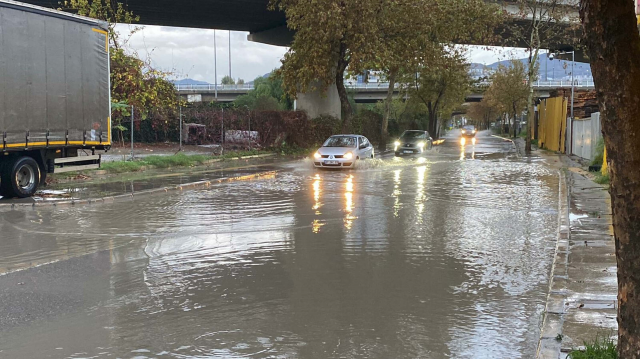 In the city under yellow alert, land and sea merged, and the historic bazaar turned into a lake