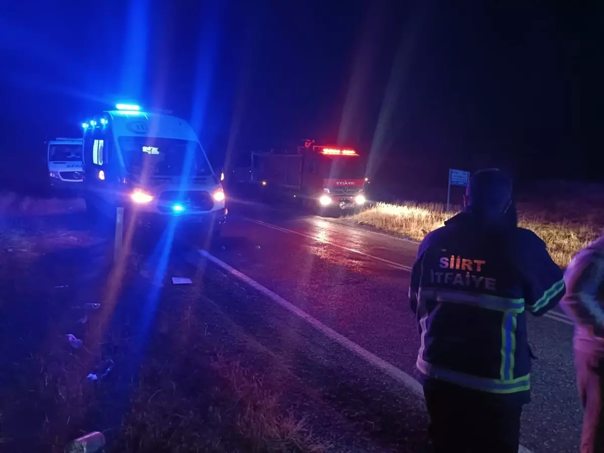 Siirt'te İşçi Taşıyan Midibüs Şarampole Devrildi: 15 Yaralı