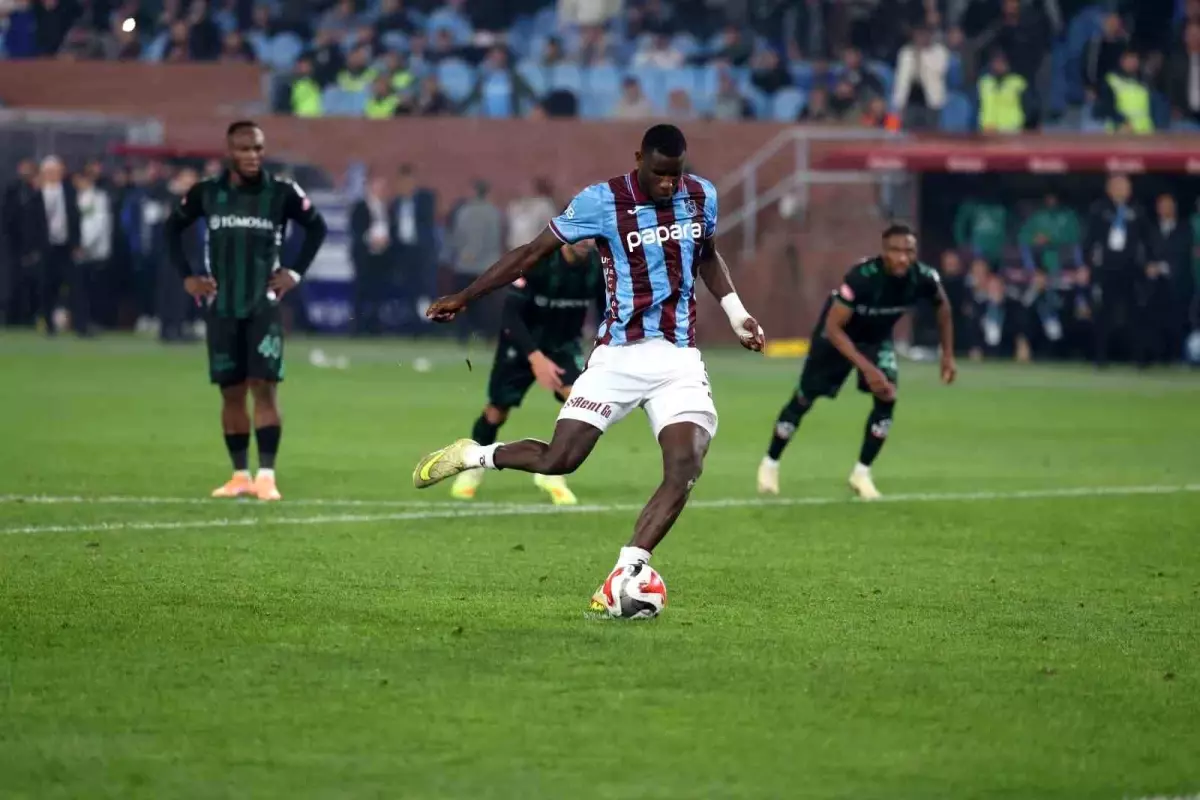 Trabzonspor ve Konyaspor 1-1 Beraberlik ile İkinci Yarıya Başladı