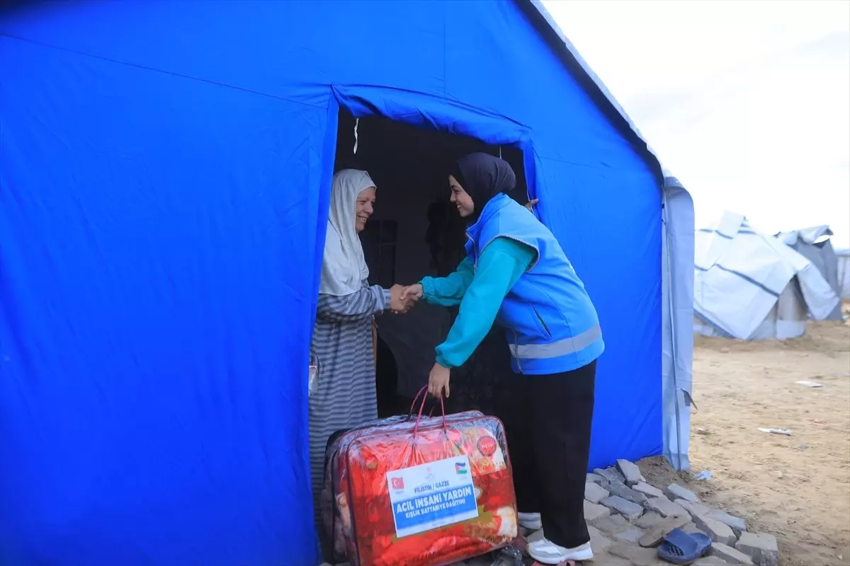 TDV, Gazze'de 5 Bin Kışlık Battaniye Dağıttı