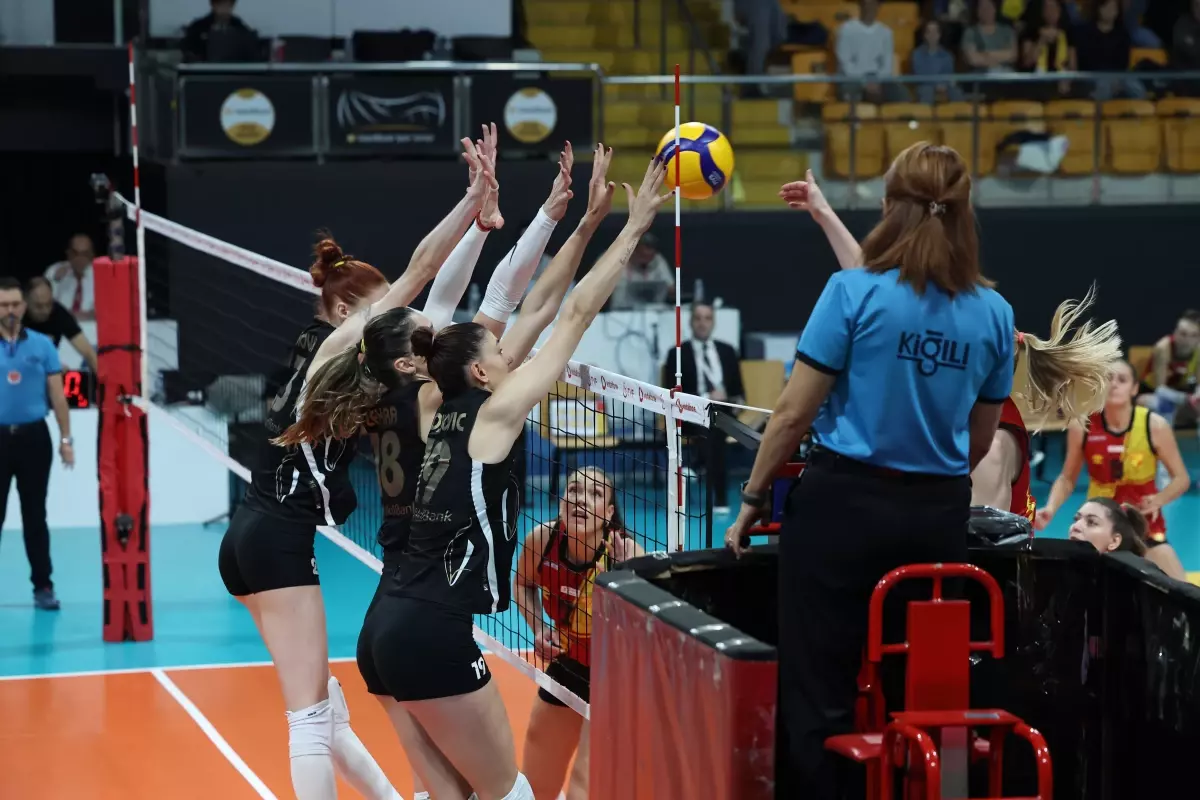 VakıfBank, Göztepe'yi 3-0 Yenerek Galibiyet Serisini Sürdürdü