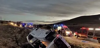 Dinar'da Yolcu Otobüsü Devrildi: 2 Ölü, 21 Yaralı