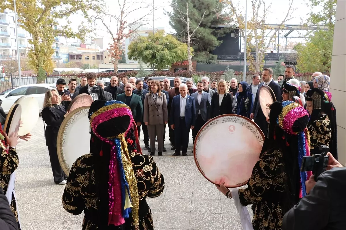 AK Parti Genel Merkez Kadın Kolları İnsan Hakları Başkanı Gerçek Tekin, Siirt'te konuştu Açıklaması