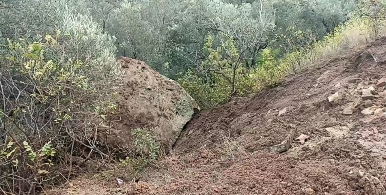 Çanakkale'de Sağanak Yağışlar Toprak Kaymasına Neden Oldu