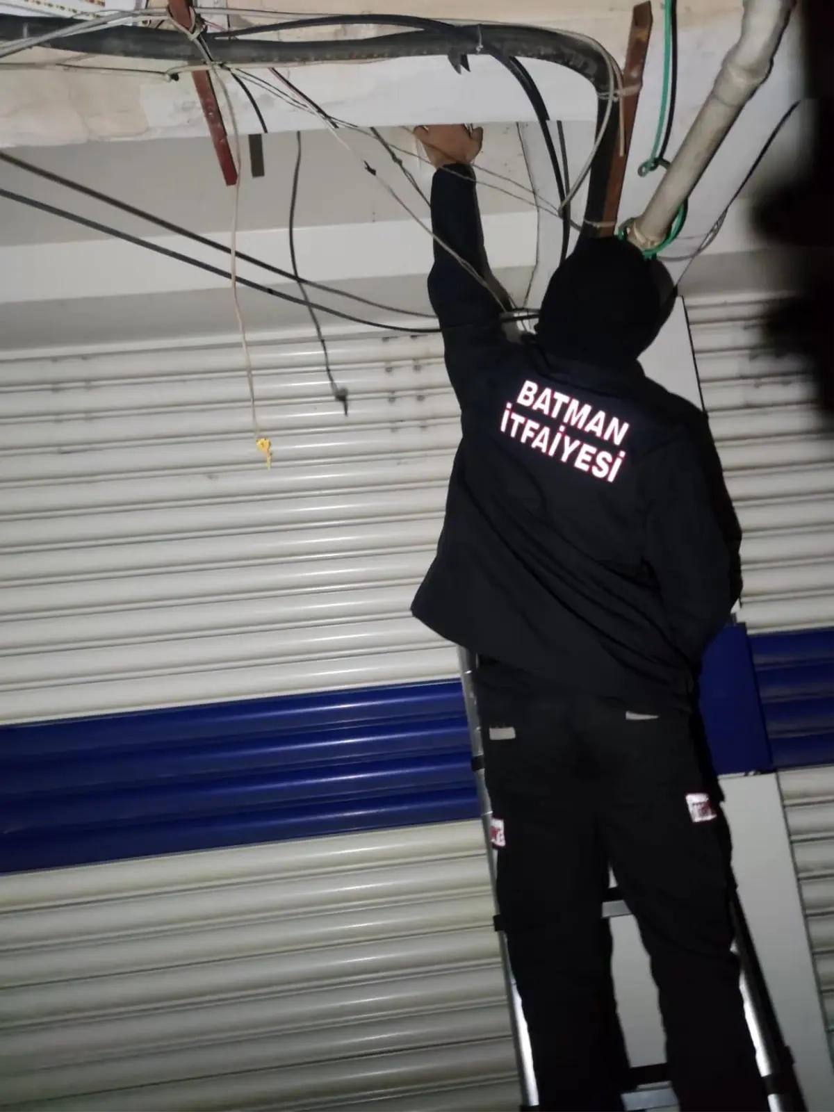 Batman'da Kuaför Dükkanında Mahsur Kalan 3 Kişi Kurtarıldı