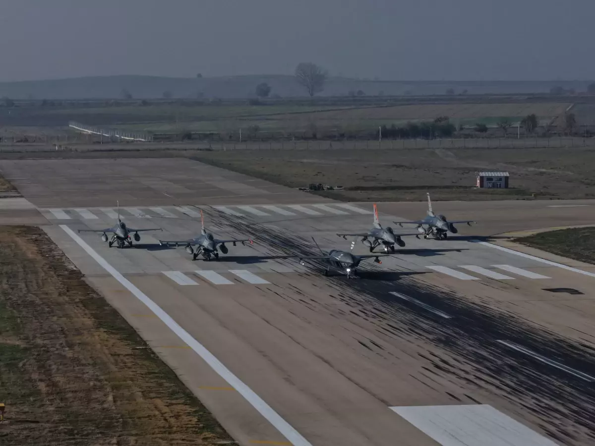 Bayraktar KIZILELMA 'hava-hava' füzesiyle hedefi vurdu