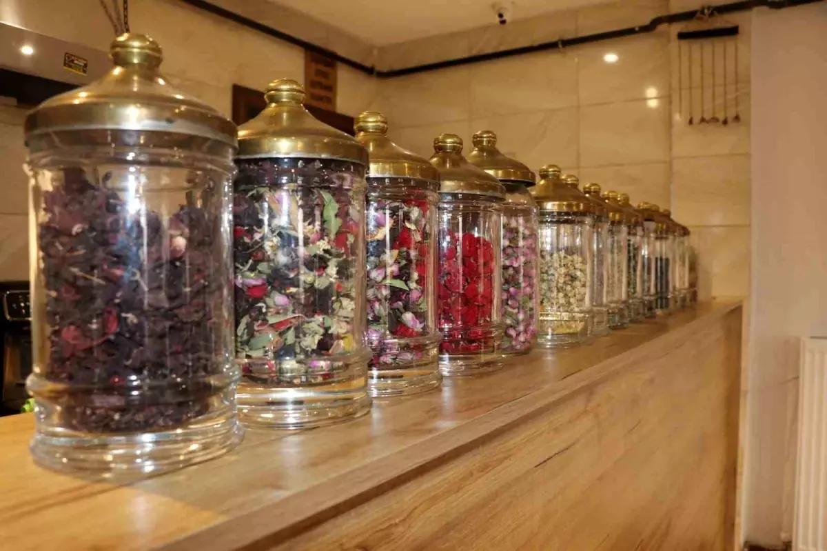 Sivas'taki Kafede 50 Farklı Bitki Çayı Büyük İlgi Görüyor