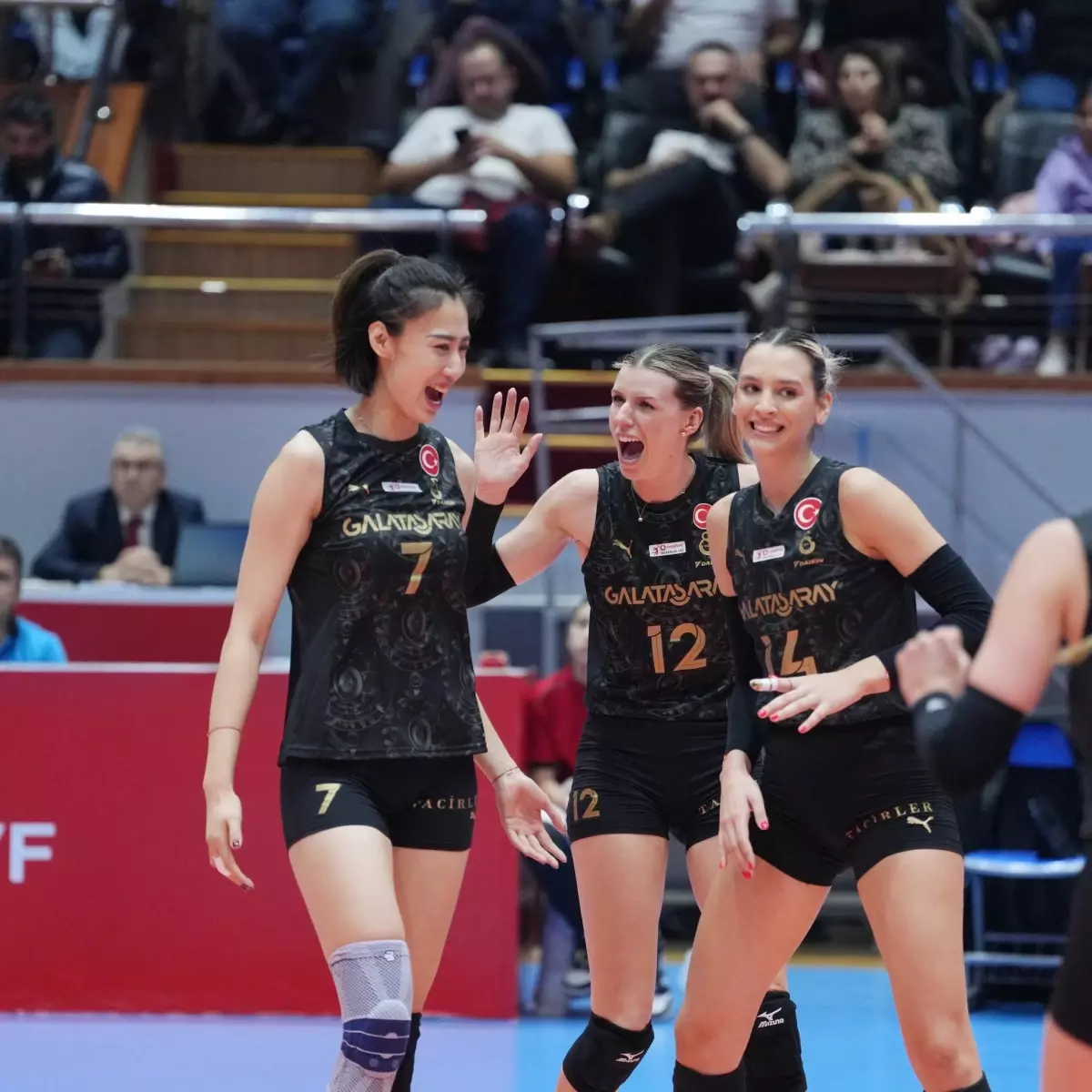Galatasaray Daikin, Aras Kargo'yu 3-1 Mağlup Etti