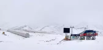 Erciyes Dağı'na Kar Yağdı, Kayak Pistleri Beyaza Büründü