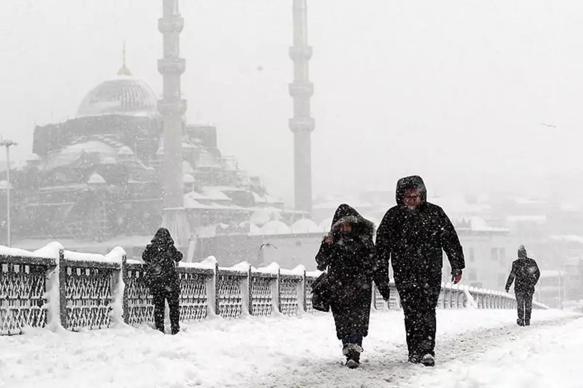 Kara kış İstanbul'un kapısında! Tarih verildi, lapa lapa yağacak