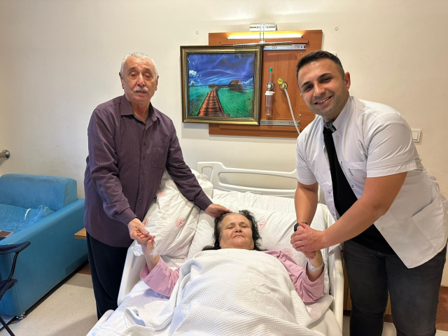 She went with abdominal pain, over 20,000 stones were removed from her gallbladder